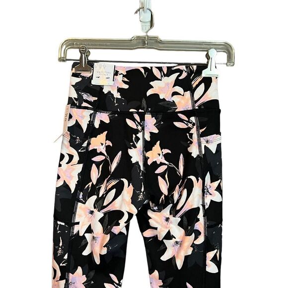 NWT! Victoria’s Secret incredible essential leggings - Picture 9 of 9